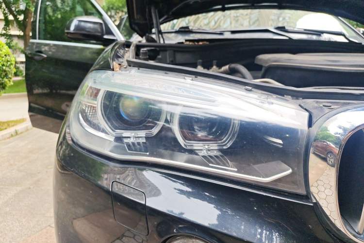 Used BMW X5 2018 xDrive28i Right Front Headlight