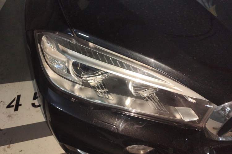 Used BMW X5 2018 xDrive28i Right Front Headlight