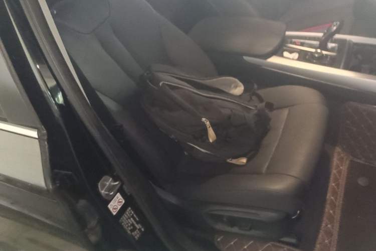 Used BMW X5 2018 xDrive28i Right Front Seat