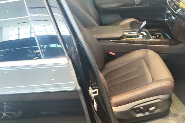 Used BMW X5 2018 xDrive28i Right Front Seat