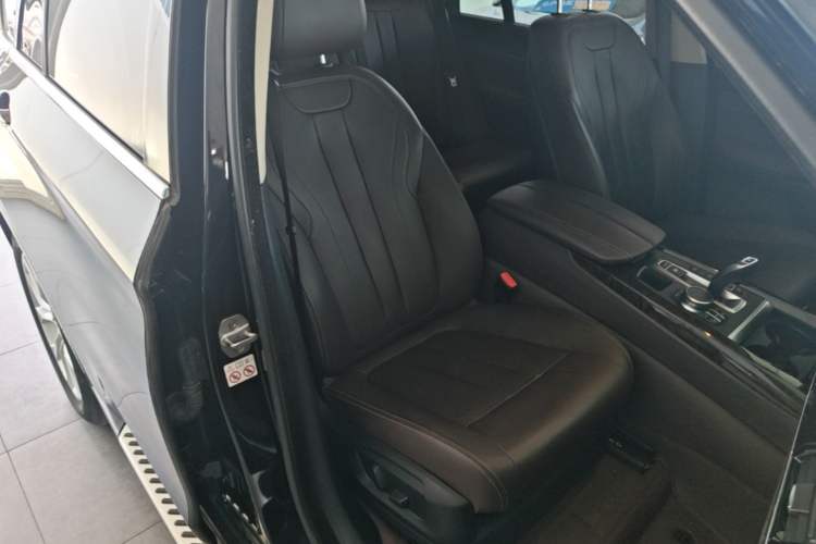 Used BMW X5 2018 xDrive28i Right Front Seat