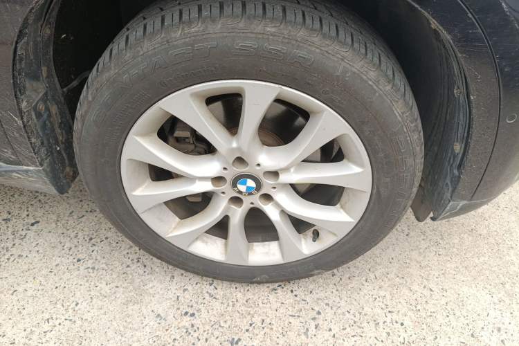 Used BMW X5 2018 xDrive28i Right Front Wheel Hub