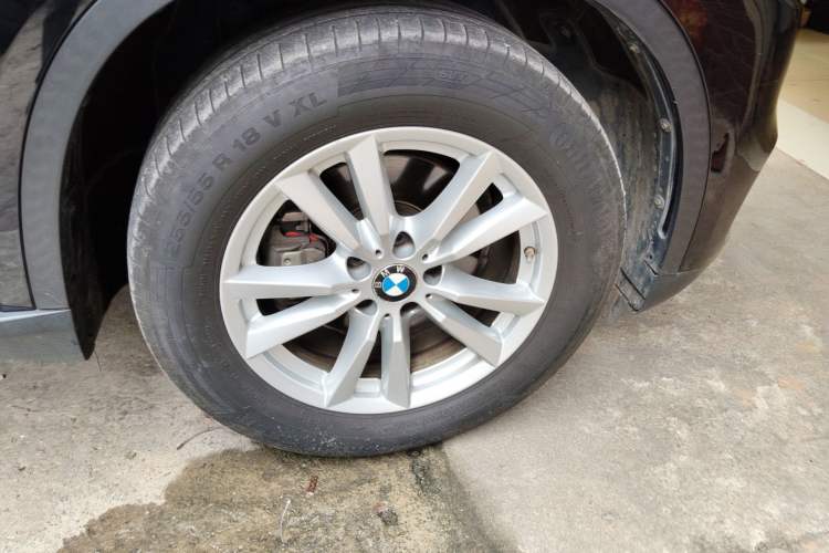 Used BMW X5 2018 xDrive35i Elegant Edition Right Front Wheel Hub