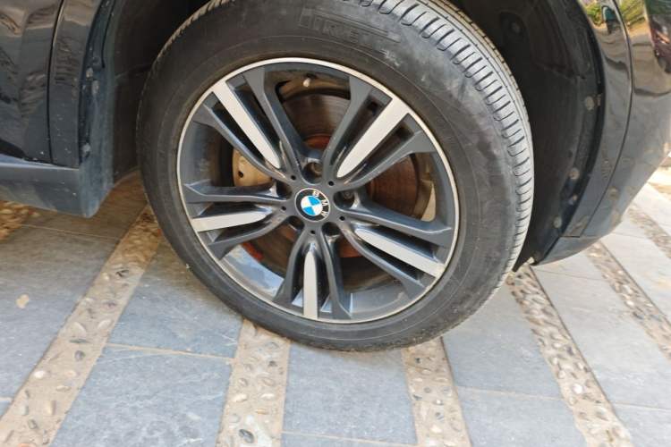 Used BMW X5 2018 xDrive35i Elegant Edition Right Front Wheel Hub