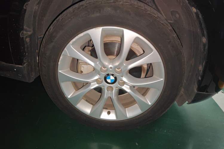 Used BMW X5 2018 xDrive28i Right Front Wheel Hub
