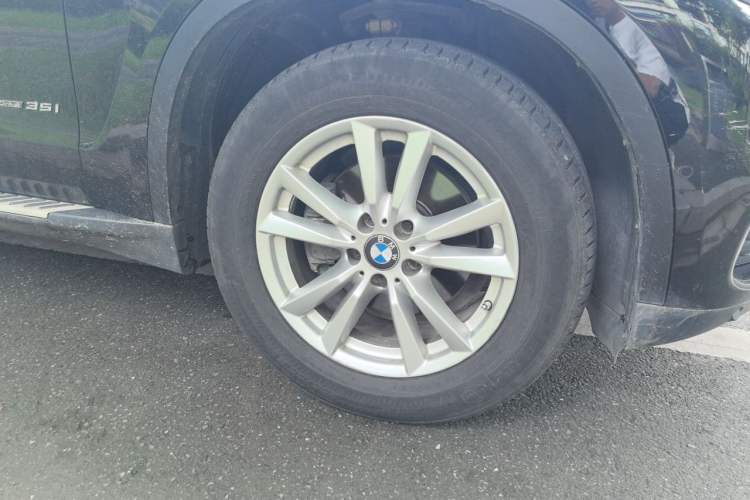 Used BMW X5 2018 xDrive35i Elegant Edition Right Front Wheel Hub
