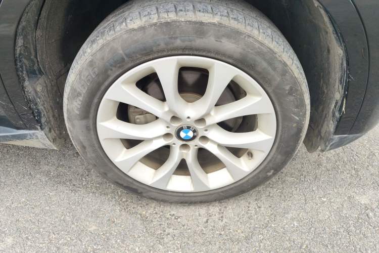 Used BMW X5 2018 xDrive28i Right Front Wheel Hub