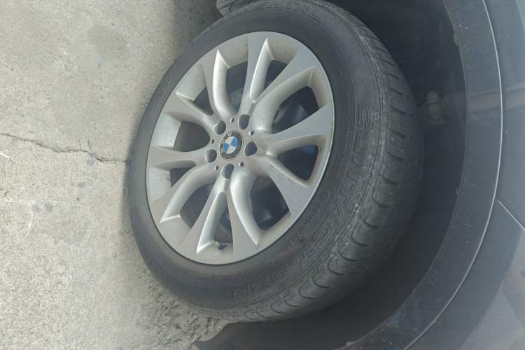 Used BMW X5 2018 xDrive28i Right Front Wheel Hub