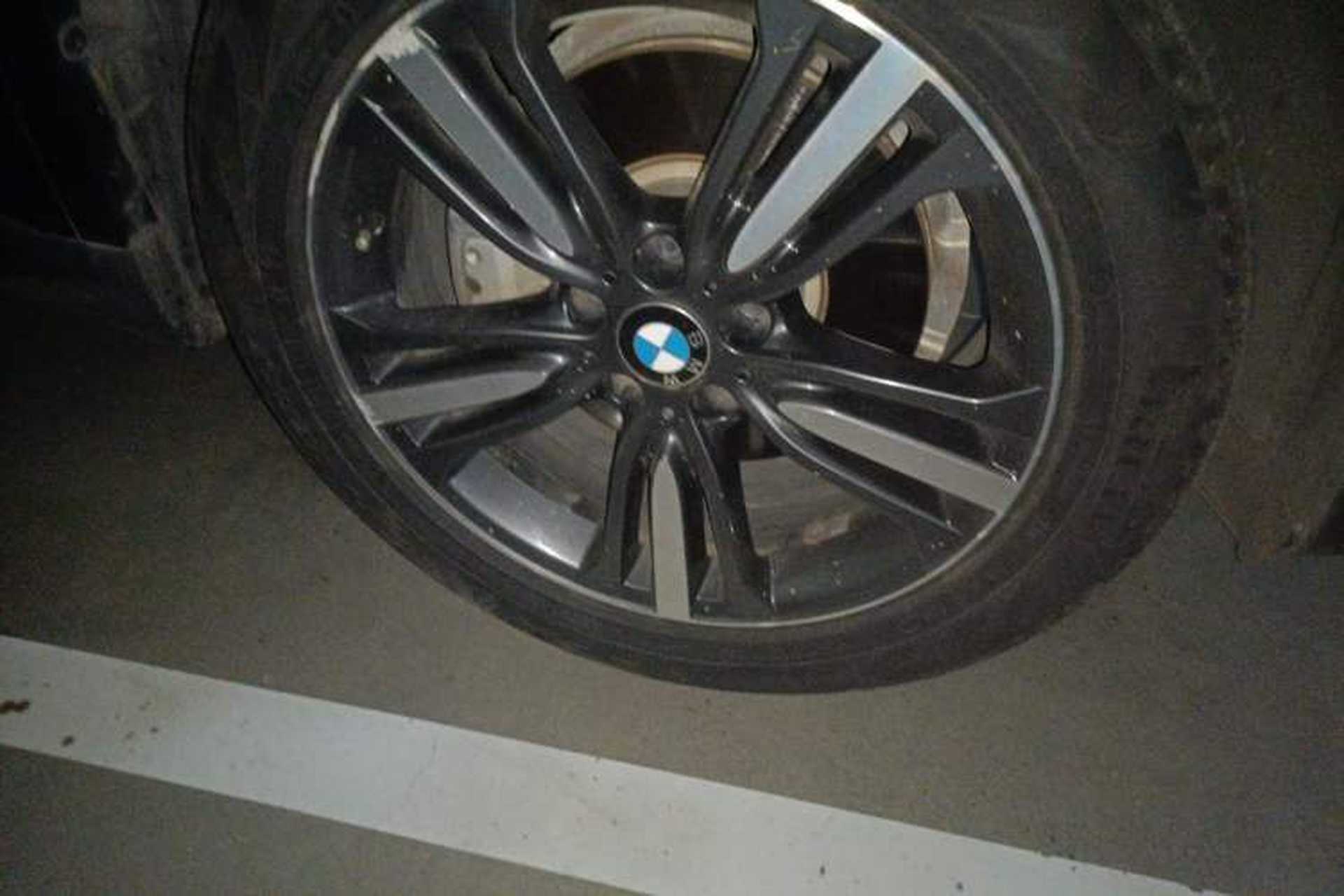 Used BMW X5 2018 xDrive35i Elegant Edition Right Front Wheel Hub