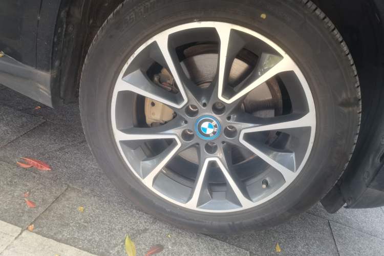 Used BMW X5 2018 xDrive28i Right Front Wheel Hub
