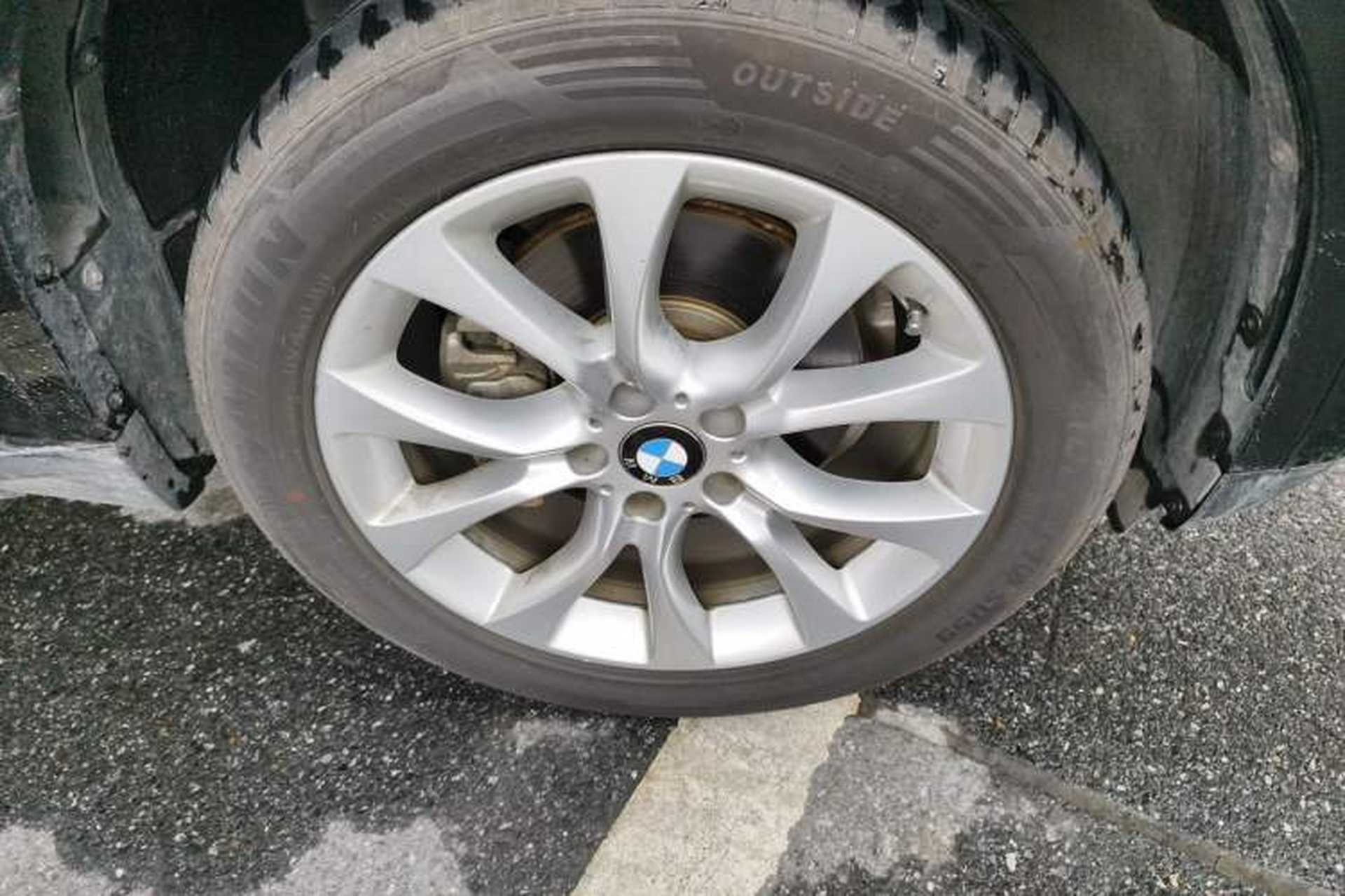 Used BMW X5 2018 xDrive28i Right Front Wheel Hub