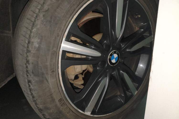 Used BMW X5 2018 xDrive35i Elegant Edition Right Front Wheel Hub