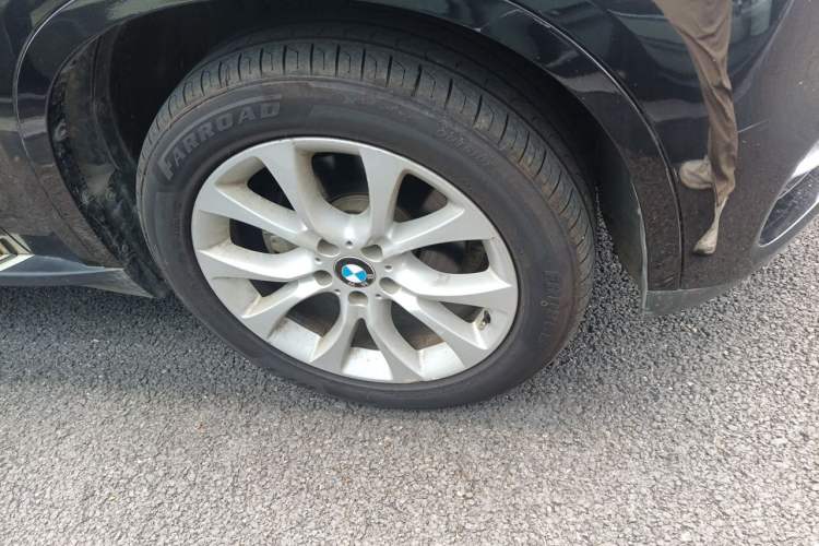 Used BMW X5 2018 xDrive28i Right Front Wheel Hub