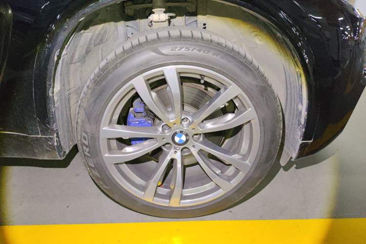 Used BMW X5 2018 xDrive35i M Sport Edition Right Front Wheel Hub