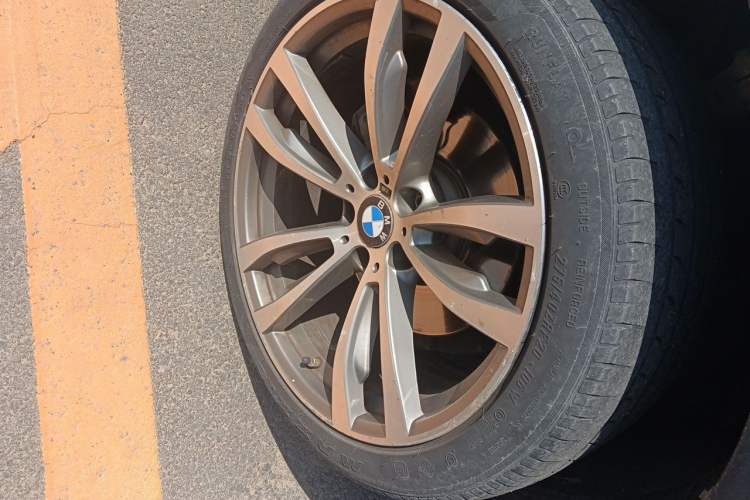 Used BMW X5 2018 xDrive35i Elegant Edition Right Front Wheel Hub