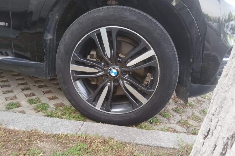 Used BMW X5 2018 xDrive35i Elegant Edition Right Front Wheel Hub