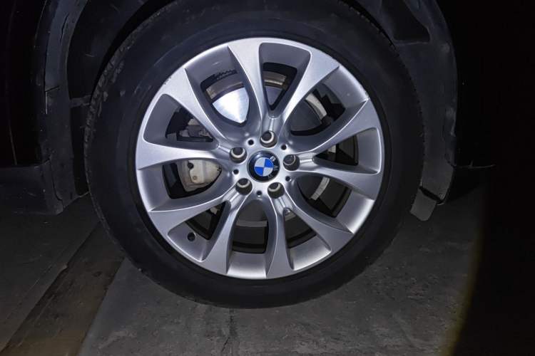 Used BMW X5 2018 xDrive28i Right Front Wheel Hub