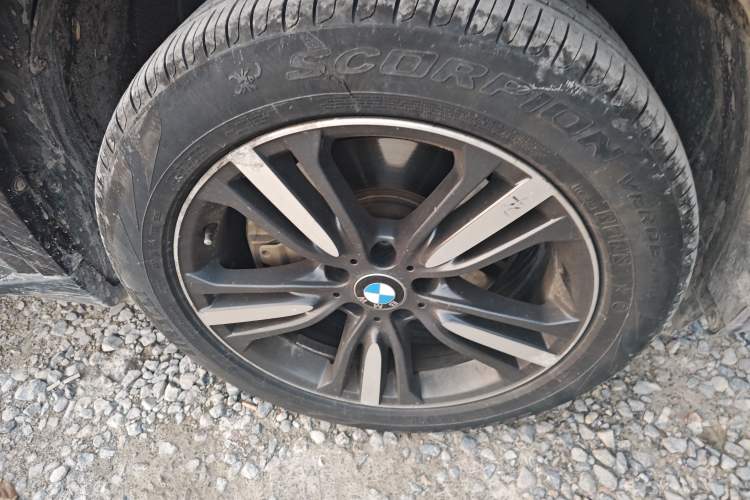 Used BMW X5 2018 xDrive35i Elegant Edition Right Front Wheel Hub