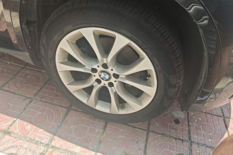 Used BMW X5 2018 xDrive28i Right Front Wheel Hub