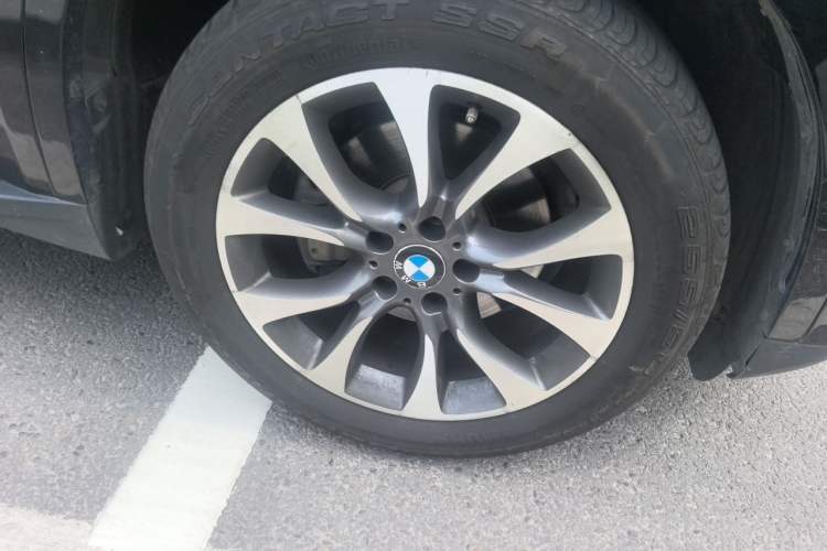 Used BMW X5 2018 xDrive28i Right Front Wheel Hub