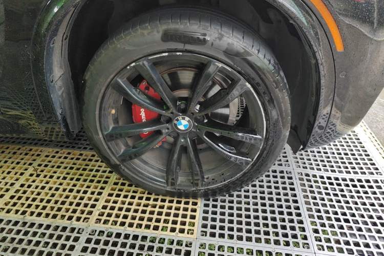 Used BMW X5  Right Front Wheel Hub