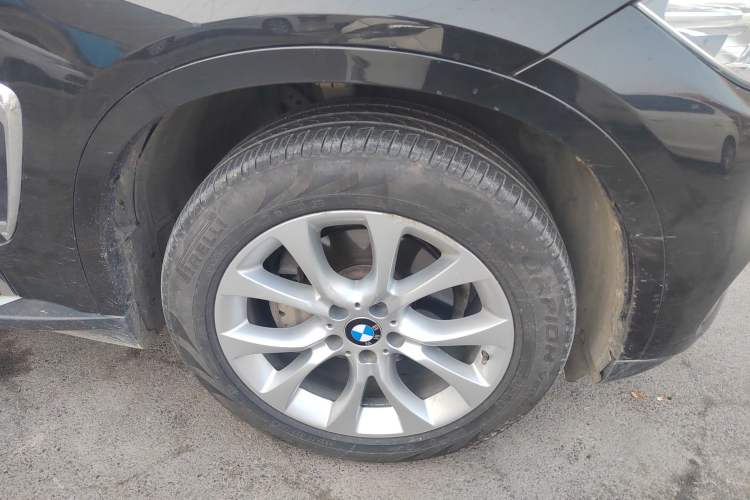 Used BMW X5 2018 xDrive28i Right Front Wheel Hub