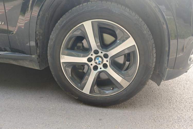 Used BMW X5 2018 xDrive35i Elegant Edition Right Front Wheel Hub