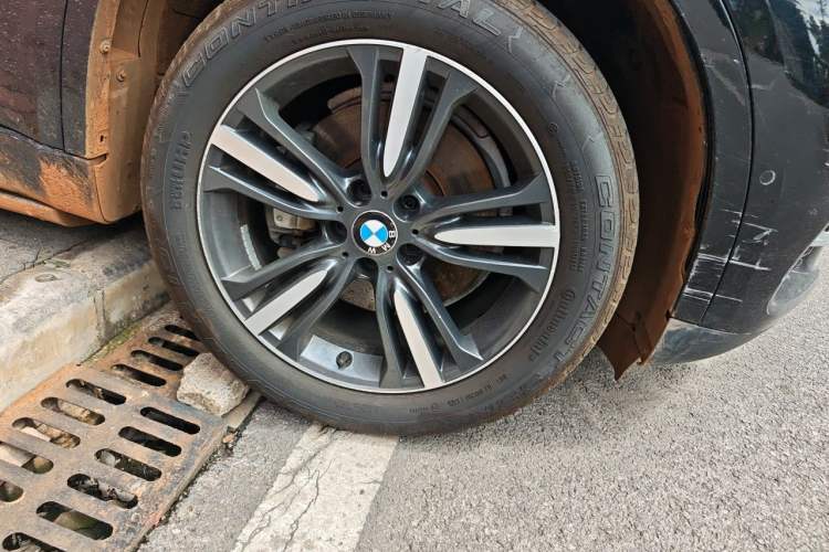 Used BMW X5 2018 xDrive35i Elegant Edition Right Front Wheel Hub