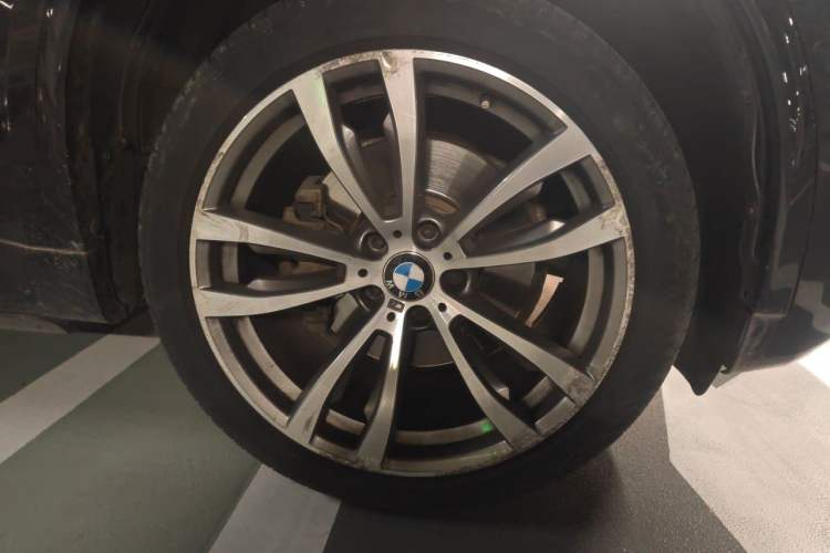 Used BMW X5 2018 xDrive35i M Sport Edition Right Front Wheel Hub
