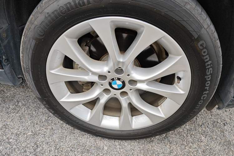 Used BMW X5 2018 xDrive28i Right Front Wheel Hub
