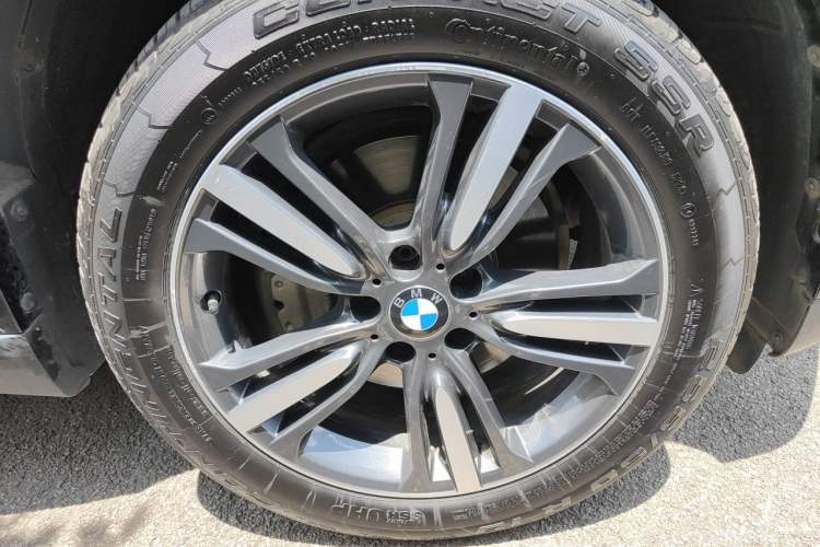Used BMW X5 2018 xDrive35i Elegant Edition Right Front Wheel Hub