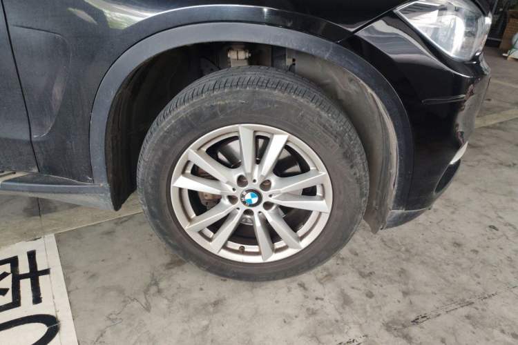Used BMW X5  Right Front Wheel Hub