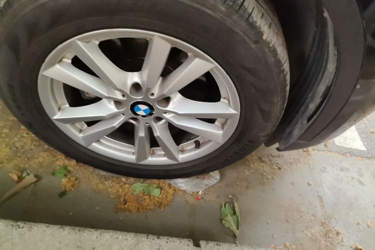 Used BMW X5  Right Front Wheel Hub