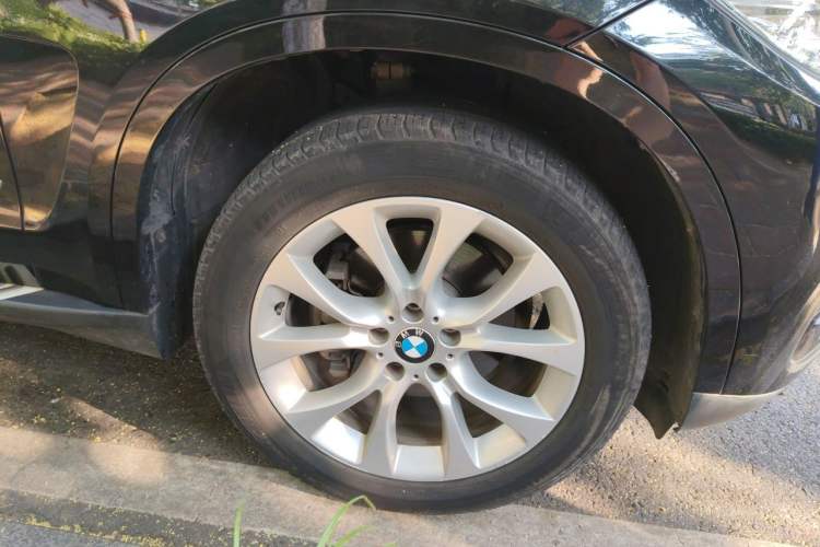 Used BMW X5 2018 xDrive28i Right Front Wheel Hub