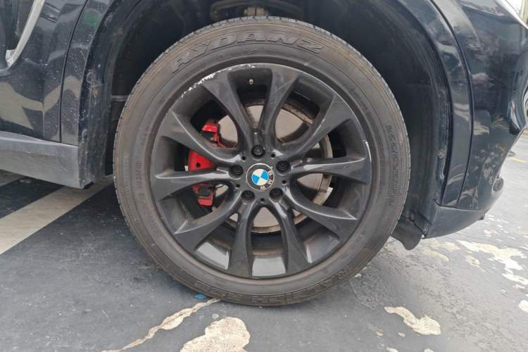 Used BMW X5 2018 xDrive28i Right Front Wheel Hub