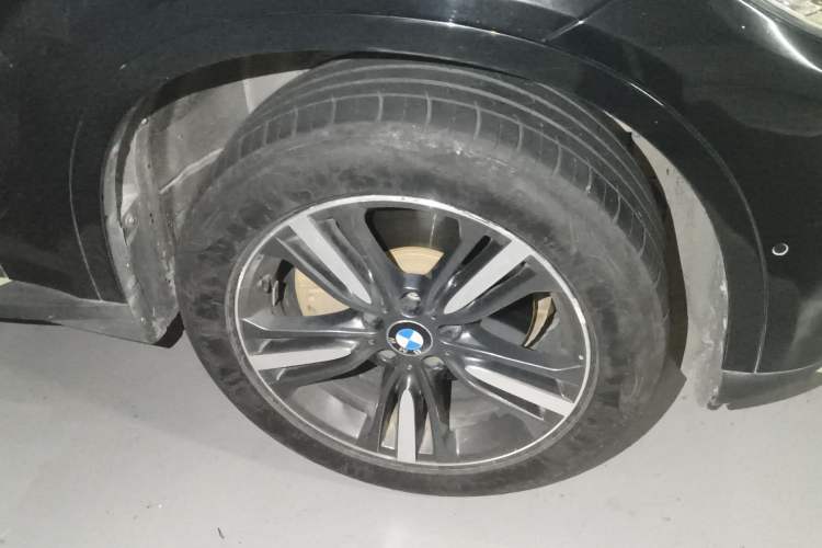 Used BMW X5 2018 xDrive35i Elegant Edition Right Front Wheel Hub