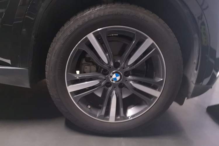 Used BMW X5 2018 xDrive35i Elegant Edition Right Front Wheel Hub