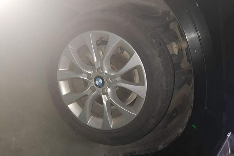 Used BMW X5 2018 xDrive28i Right Front Wheel Hub