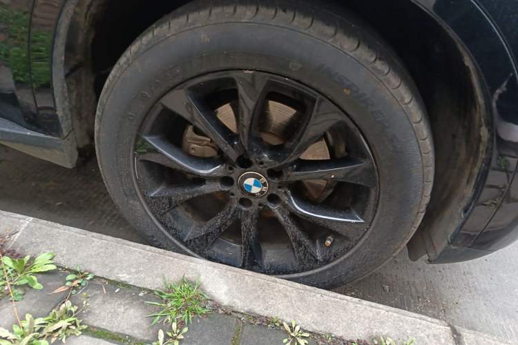 Used BMW X5 2018 xDrive28i Right Front Wheel Hub