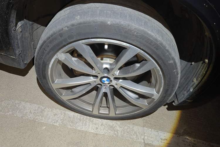 Used BMW X5 2018 xDrive35i M Sport Edition Right Front Wheel Hub