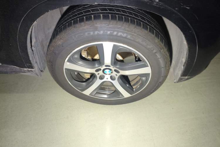 Used BMW X5 2018 xDrive35i Elegant Edition Right Front Wheel Hub