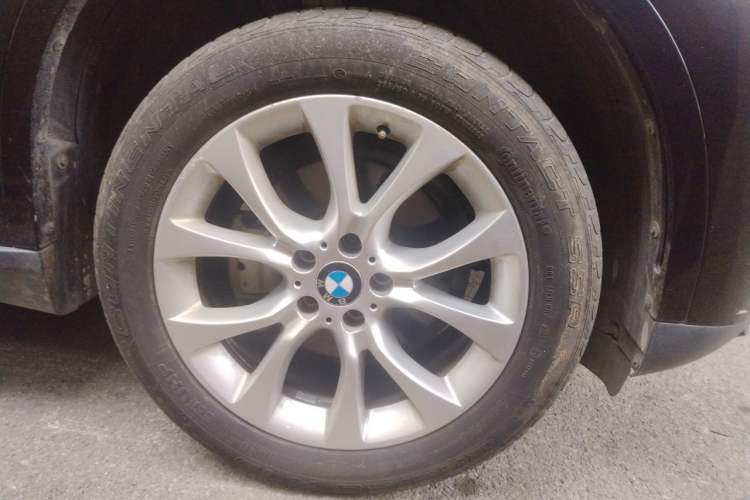 Used BMW X5 2018 xDrive28i Right Front Wheel Hub