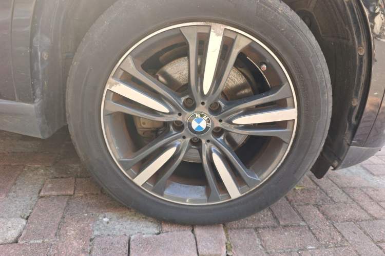 Used BMW X5 2018 xDrive35i Elegant Edition Right Front Wheel Hub