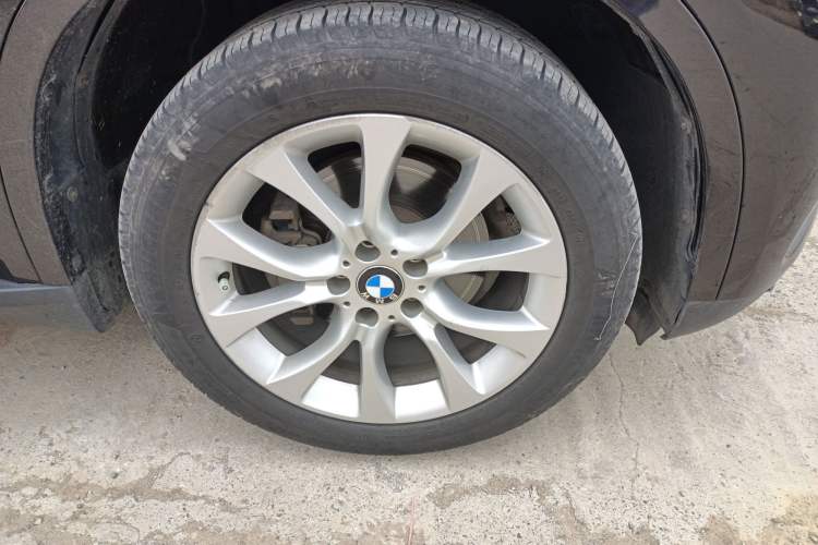 Used BMW X5 2018 xDrive28i Right Front Wheel Hub