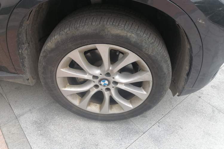 Used BMW X5 2018 xDrive28i Right Front Wheel Hub