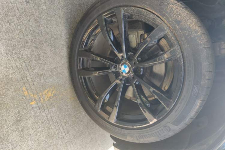 Used BMW X5  Right Front Wheel Hub
