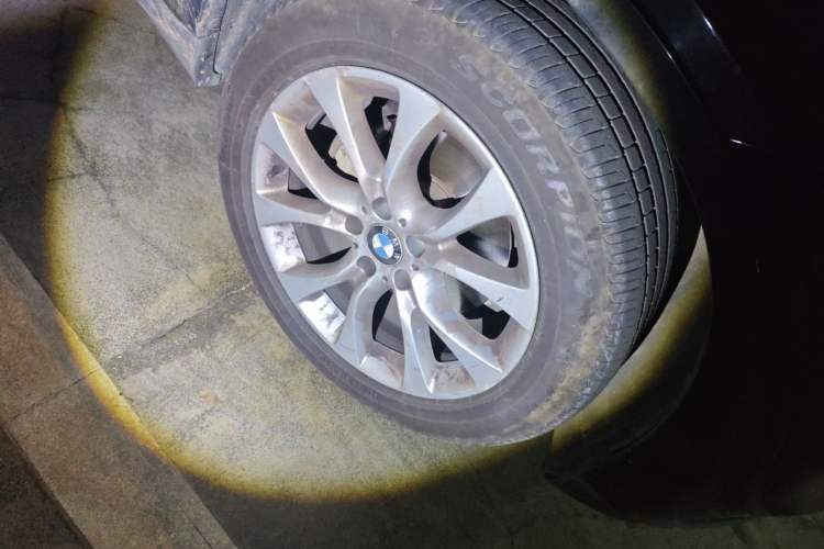 Used BMW X5 2018 xDrive28i Right Front Wheel Hub