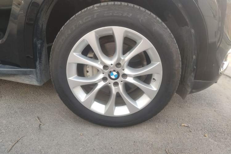 Used BMW X5 2018 xDrive28i Right Front Wheel Hub