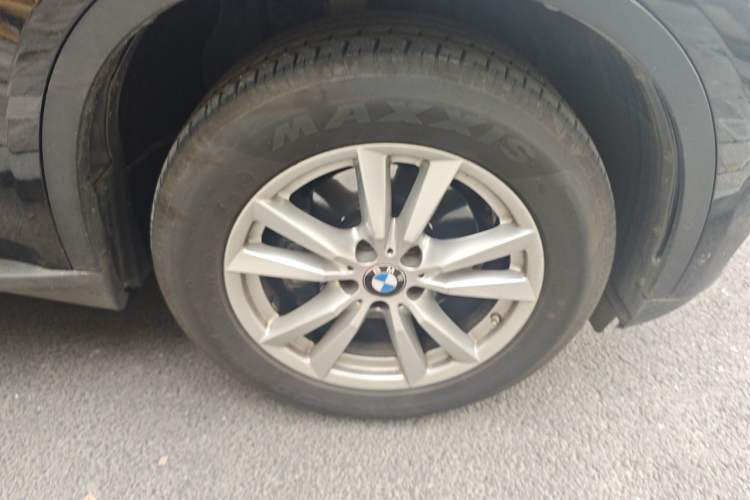 Used BMW X5 2018 xDrive35i Elegant Edition Right Front Wheel Hub