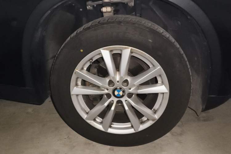 Used BMW X5  Right Front Wheel Hub